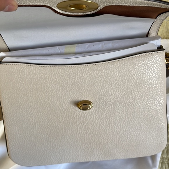 Coach Cassie - Picture 7 of 11